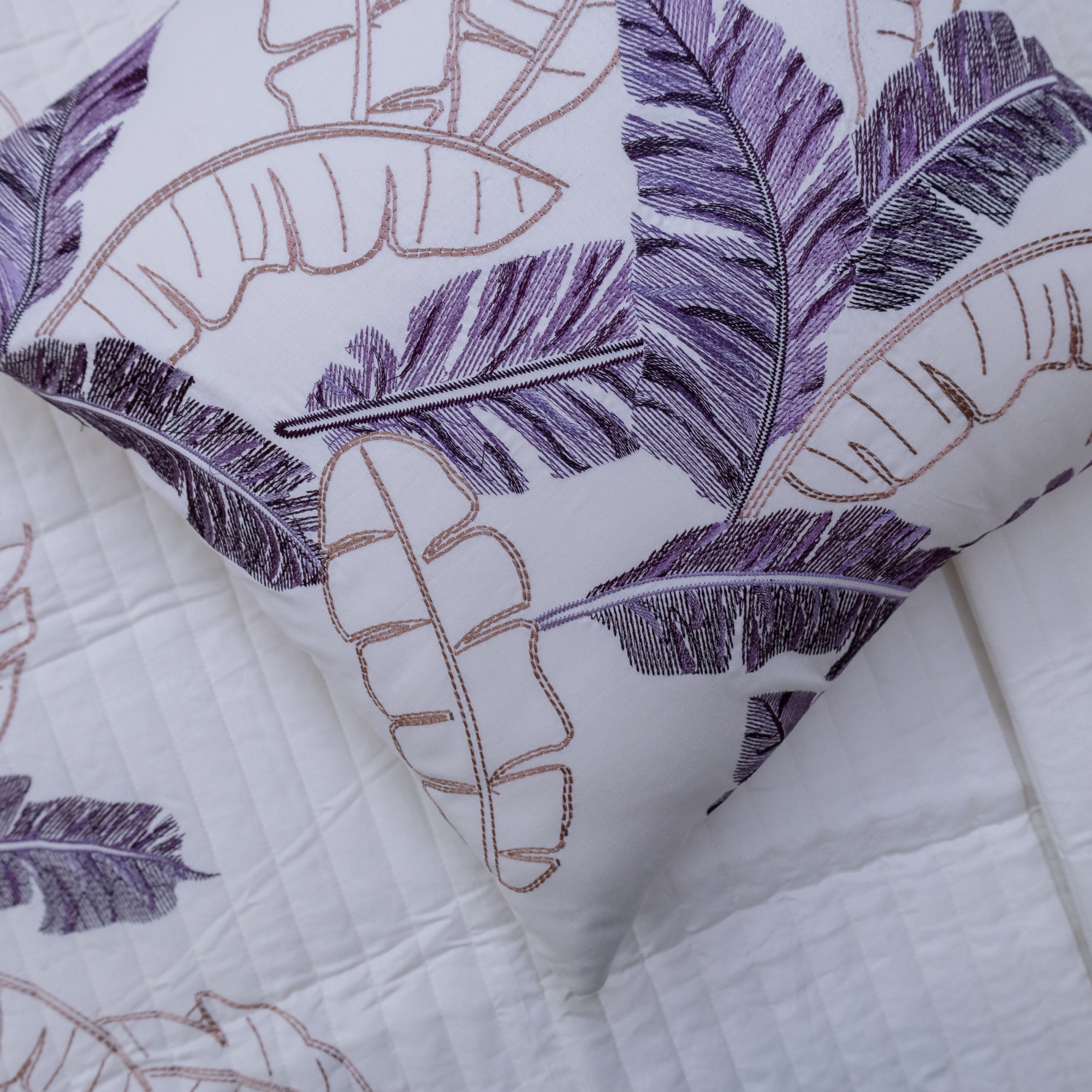 Palm Leaf embroidered bed cover - purple